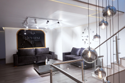 Espacios comunes del estudio webcam Gold Line en Bogotá